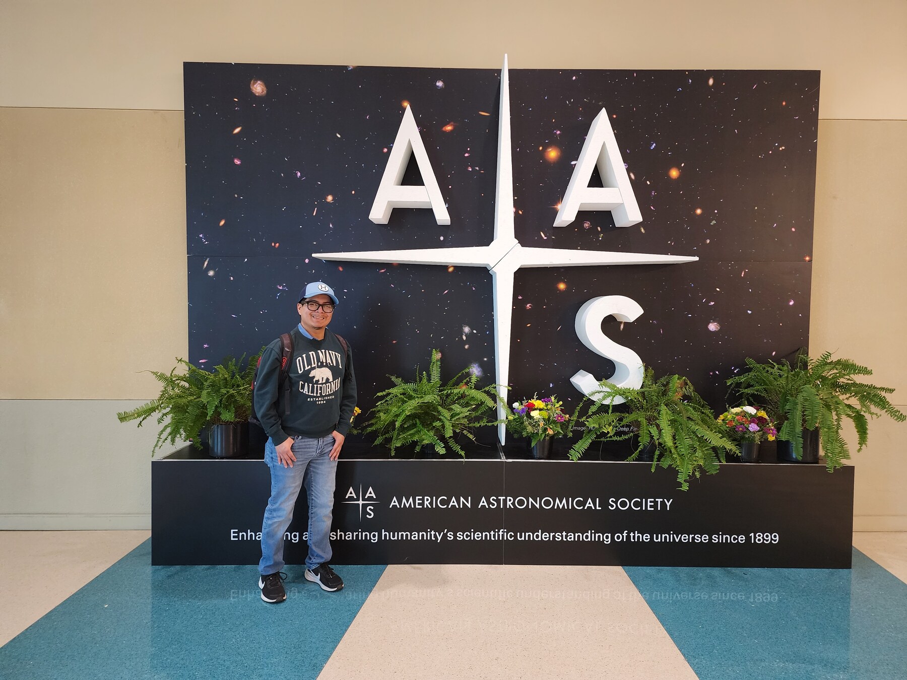 Alexander Mendoza at an American Astronomical Society meeting