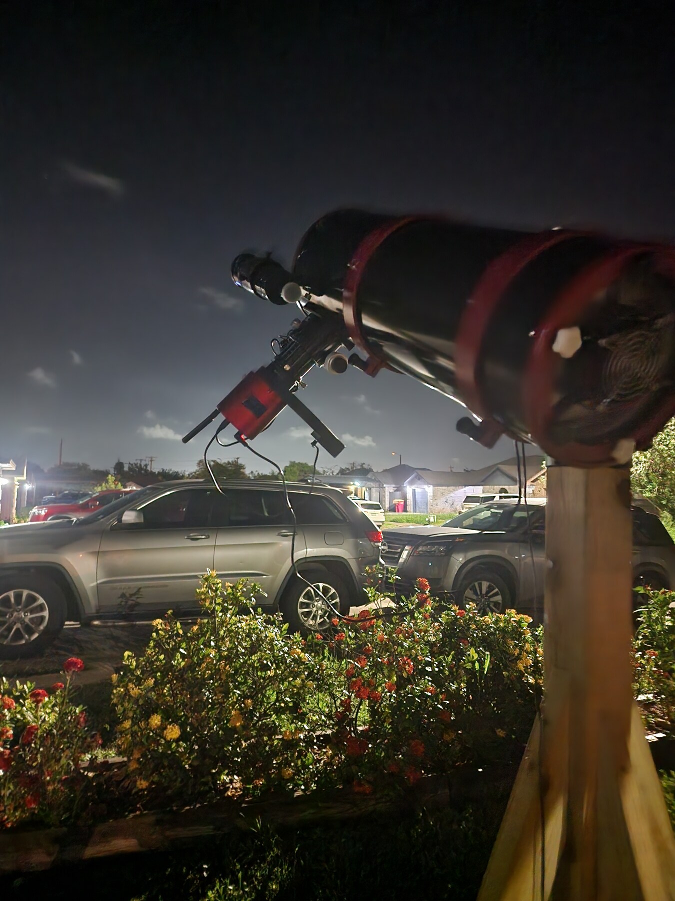 An earlier version of Alexander Mendoza's homemade telescope pier
